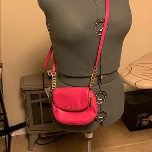 Crossbody hot pink